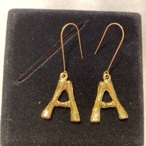 4152 NIP Womens Goldtone Earrings Personalized Large 1" Pendant Letter "A"